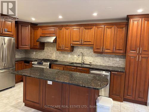 Upper - 3968 Foxwood Avenue, Mississauga, ON - Indoor Photo Showing Kitchen With Upgraded Kitchen
