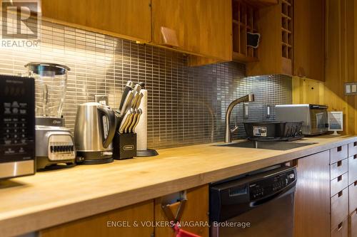 89 Byron Street, Niagara-On-The-Lake (Town), ON - Indoor Photo Showing Kitchen