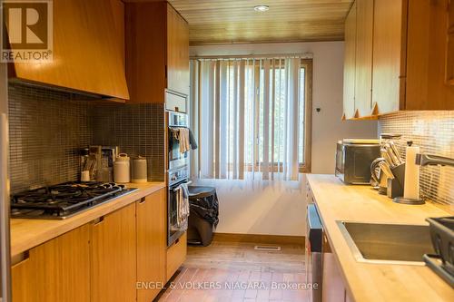 89 Byron Street, Niagara-On-The-Lake (Town), ON - Indoor Photo Showing Kitchen