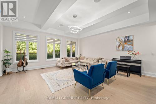 Family Room - 121 Milky Way Drive, Richmond Hill, ON - Indoor Photo Showing Living Room