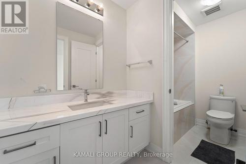 Loft Bathroom - 121 Milky Way Drive, Richmond Hill, ON - Indoor Photo Showing Bathroom