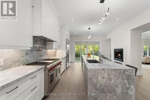 Wolf Gas Stove - 121 Milky Way Drive, Richmond Hill, ON - Indoor Photo Showing Kitchen With Upgraded Kitchen