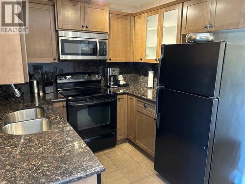 1200 Rancher Creek Road Unit# 131D, Osoyoos, BC - Indoor Photo Showing Kitchen With Double Sink