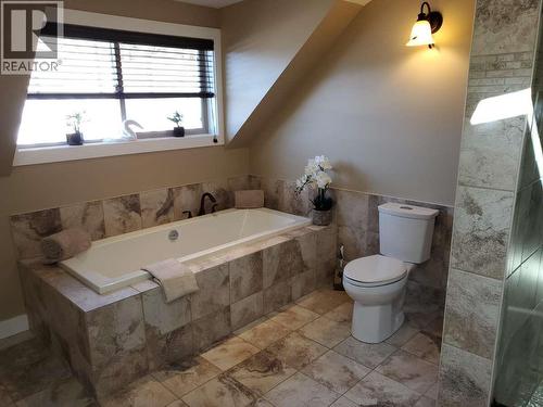 9200 Shale Avenue, Summerland, BC - Indoor Photo Showing Bathroom
