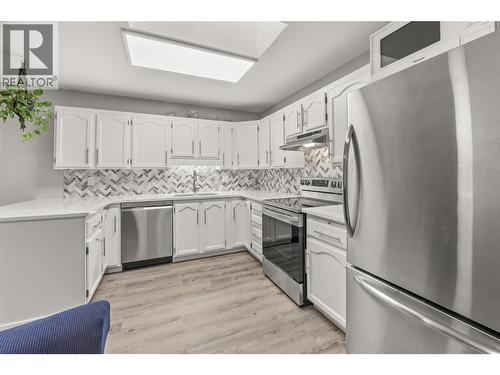 262 Kinney Avenue Unit# 311, Penticton, BC - Indoor Photo Showing Kitchen With Double Sink With Upgraded Kitchen