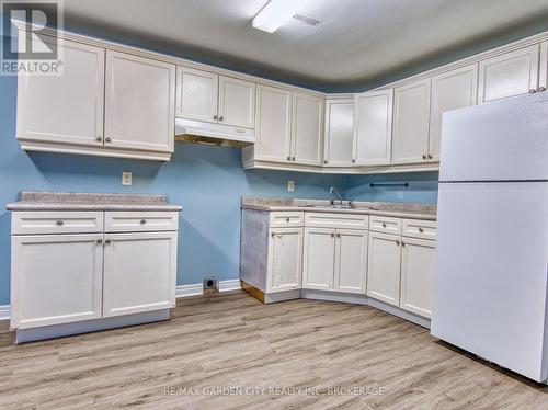 61 Concord Avenue, St. Catharines (Facer), ON - Indoor Photo Showing Kitchen