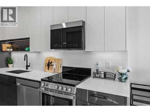 1380 Pridham Avenue Unit# 208 Lot# Sl 8, Kelowna, BC - Indoor Photo Showing Kitchen With Upgraded Kitchen