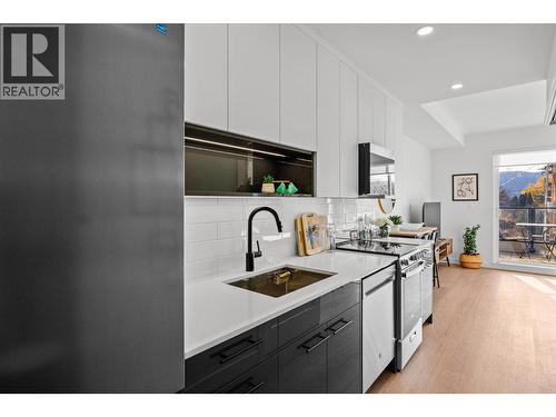 1380 Pridham Avenue Unit# 208 Lot# Sl 8, Kelowna, BC - Indoor Photo Showing Kitchen With Upgraded Kitchen