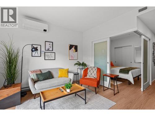 1380 Pridham Avenue Unit# 208 Lot# Sl 8, Kelowna, BC - Indoor Photo Showing Living Room