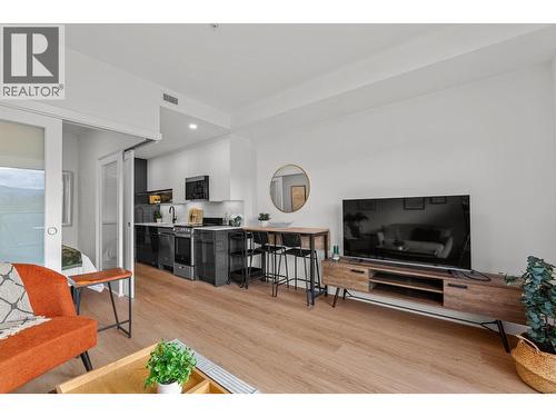 1380 Pridham Avenue Unit# 208 Lot# Sl 8, Kelowna, BC - Indoor Photo Showing Living Room