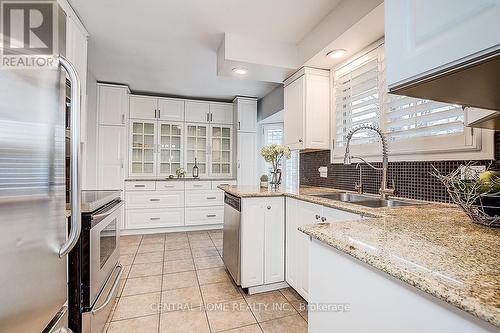 5192 Reeves Road, Burlington, ON - Indoor Photo Showing Kitchen With Double Sink With Upgraded Kitchen