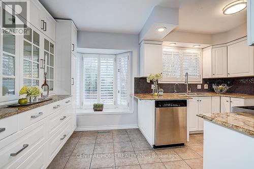 5192 Reeves Road, Burlington, ON - Indoor Photo Showing Kitchen With Double Sink