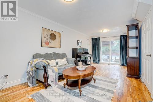 5192 Reeves Road, Burlington, ON - Indoor Photo Showing Living Room