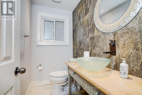 5192 Reeves Road, Burlington, ON - Indoor Photo Showing Bathroom