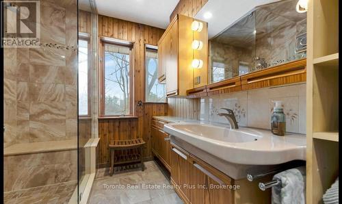 5467 Sixth Line, Milton, ON - Indoor Photo Showing Bathroom