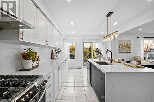 337 Old Harwood Avenue, Ajax, ON - Indoor Photo Showing Kitchen With Upgraded Kitchen