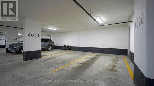 906 - 8 Olympic Garden Drive, Toronto, ON - Indoor Photo Showing Garage