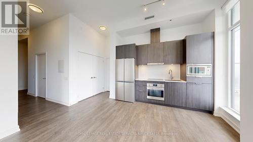 906 - 8 Olympic Garden Drive, Toronto, ON - Indoor Photo Showing Kitchen
