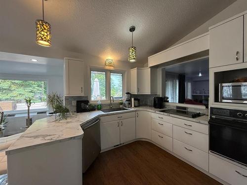 146 Wilkinson Crescent, Portage La Prairie, MB - Indoor Photo Showing Kitchen