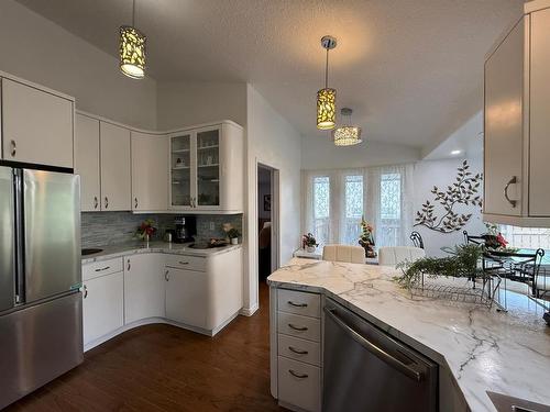 146 Wilkinson Crescent, Portage La Prairie, MB - Indoor Photo Showing Kitchen