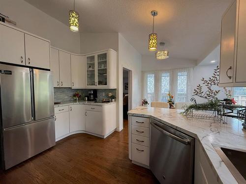 146 Wilkinson Crescent, Portage La Prairie, MB - Indoor Photo Showing Kitchen
