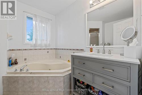 3 Nature Court, Hamilton, ON - Indoor Photo Showing Bathroom
