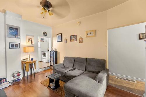 1170 Ingersoll Street, Winnipeg, MB - Indoor Photo Showing Living Room