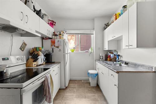 1170 Ingersoll Street, Winnipeg, MB - Indoor Photo Showing Kitchen With Double Sink