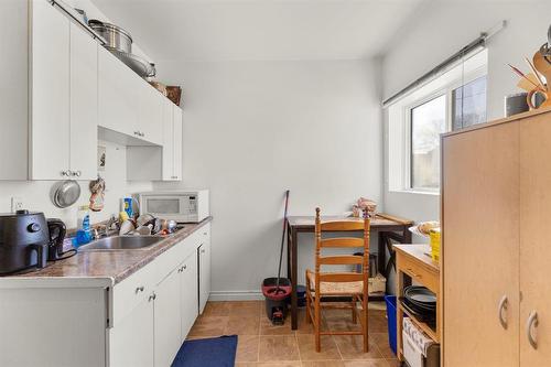 1170 Ingersoll Street, Winnipeg, MB - Indoor Photo Showing Kitchen