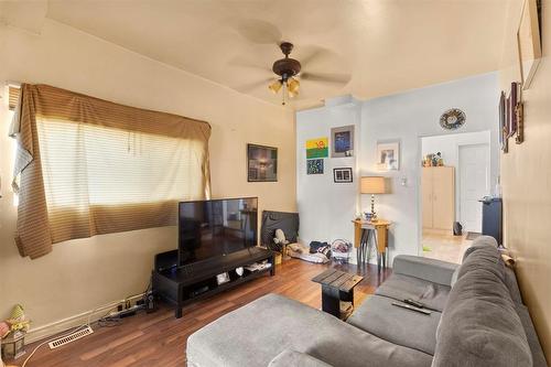 1170 Ingersoll Street, Winnipeg, MB - Indoor Photo Showing Living Room