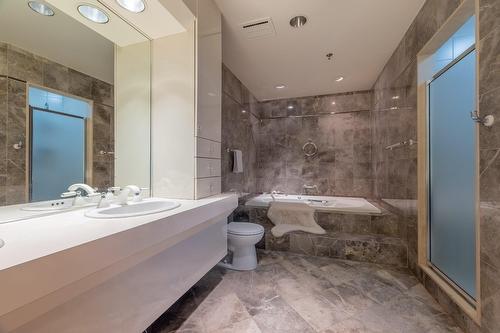 Ensuite bathroom - 1201-3 Boul. Simard, Saint-Lambert, QC - Indoor Photo Showing Bathroom