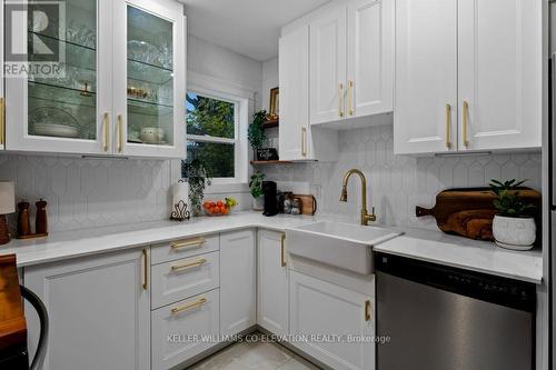 276 Graham Avenue S, Hamilton, ON - Indoor Photo Showing Kitchen