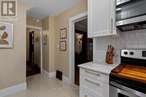 276 Graham Avenue S, Hamilton, ON - Indoor Photo Showing Kitchen
