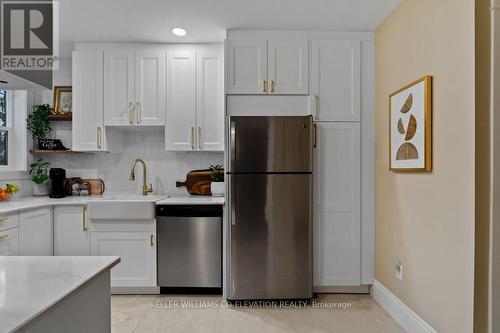 276 Graham Avenue S, Hamilton, ON - Indoor Photo Showing Kitchen