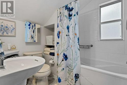 276 Graham Avenue S, Hamilton, ON - Indoor Photo Showing Bathroom