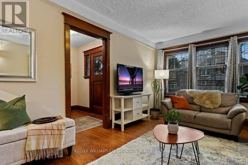 276 Graham Avenue S, Hamilton, ON - Indoor Photo Showing Living Room