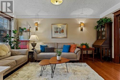 276 Graham Avenue S, Hamilton, ON - Indoor Photo Showing Living Room