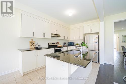 20 Bertram Gate, Whitby, ON - Indoor Photo Showing Kitchen With Double Sink