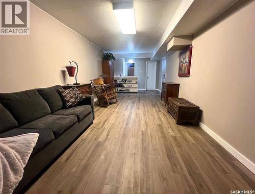 437 4Th Avenue Nw, Swift Current, SK - Indoor Photo Showing Living Room