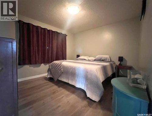 437 4Th Avenue Nw, Swift Current, SK - Indoor Photo Showing Bedroom