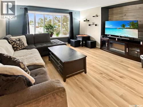 396 Petterson Drive, Estevan, SK - Indoor Photo Showing Living Room