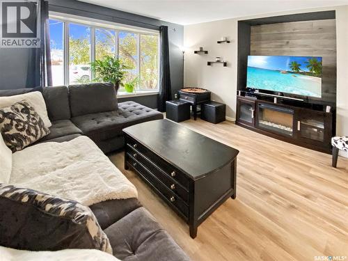 396 Petterson Drive, Estevan, SK - Indoor Photo Showing Living Room
