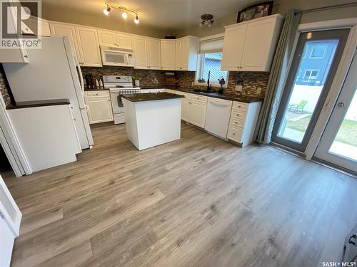 396 Petterson Drive, Estevan, SK - Indoor Photo Showing Kitchen