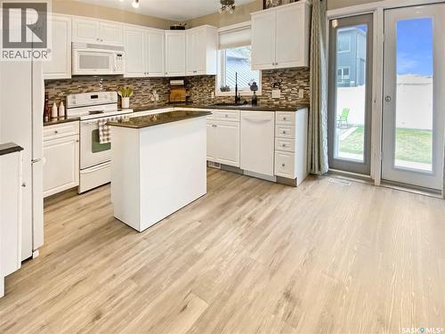 396 Petterson Drive, Estevan, SK - Indoor Photo Showing Kitchen