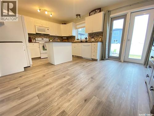 396 Petterson Drive, Estevan, SK - Indoor Photo Showing Kitchen