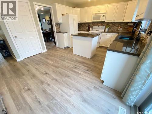 396 Petterson Drive, Estevan, SK - Indoor Photo Showing Kitchen