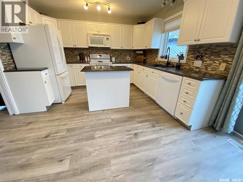 396 Petterson Drive, Estevan, SK - Indoor Photo Showing Kitchen