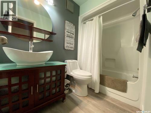 396 Petterson Drive, Estevan, SK - Indoor Photo Showing Bathroom