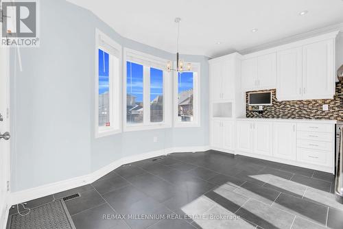 275 Hansard Drive, Vaughan, ON - Indoor Photo Showing Kitchen