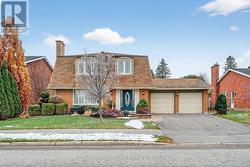1768 FEATHERSTON DRIVE  Ottawa, ON K1H 8J8